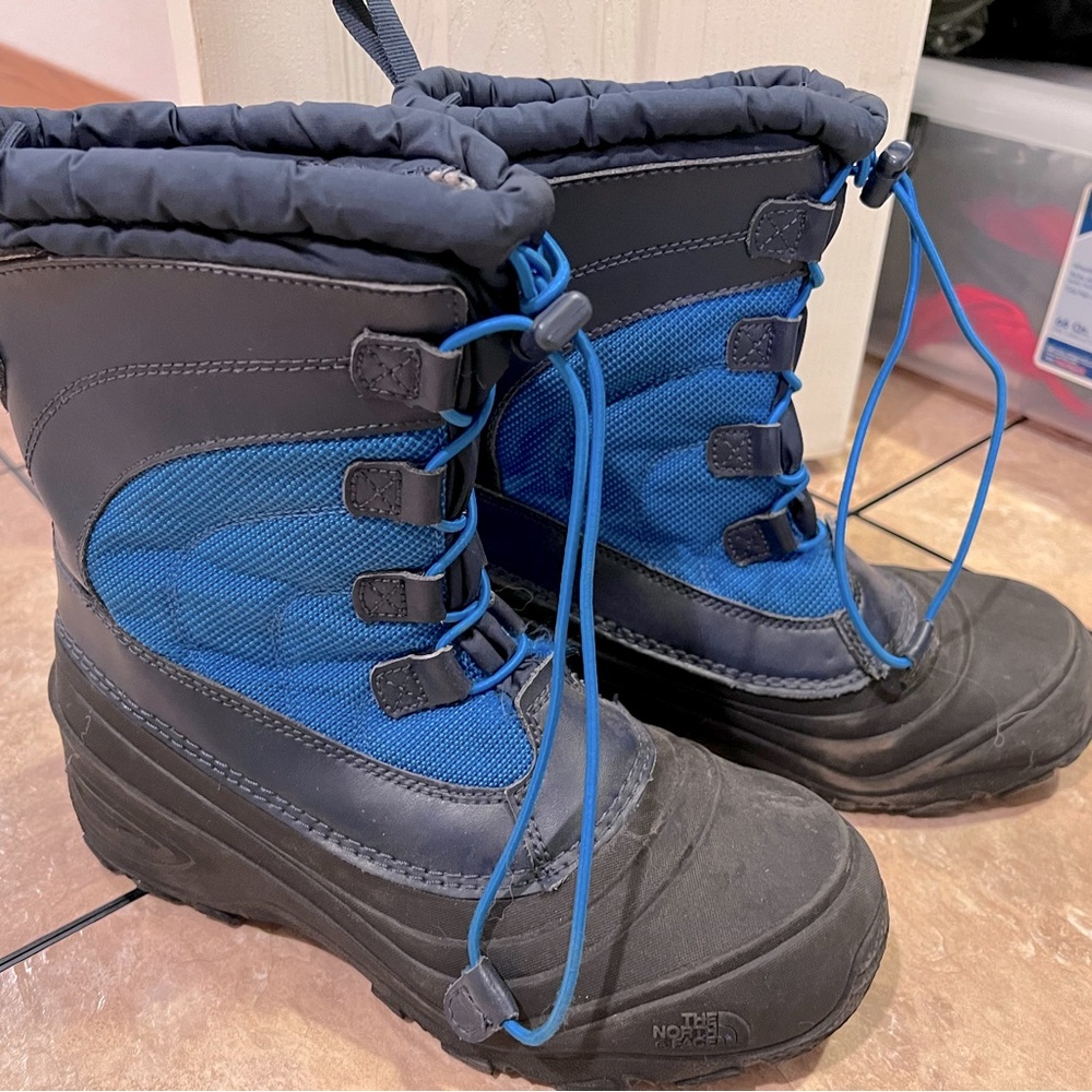 The North Face, children snow boots size 6, used